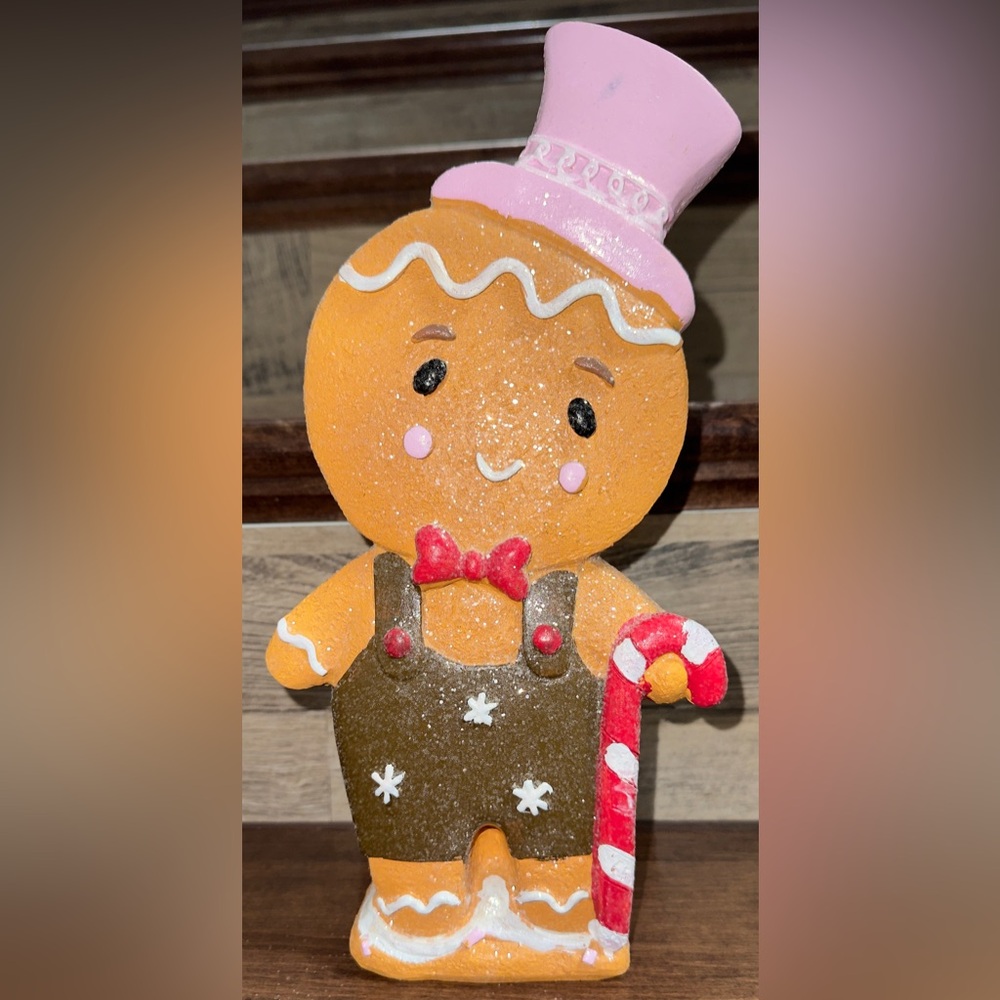 Super Cute 🥰 Gingerbread Man Figurine Holding a Candy Cane & Pink Top Hat 🎩